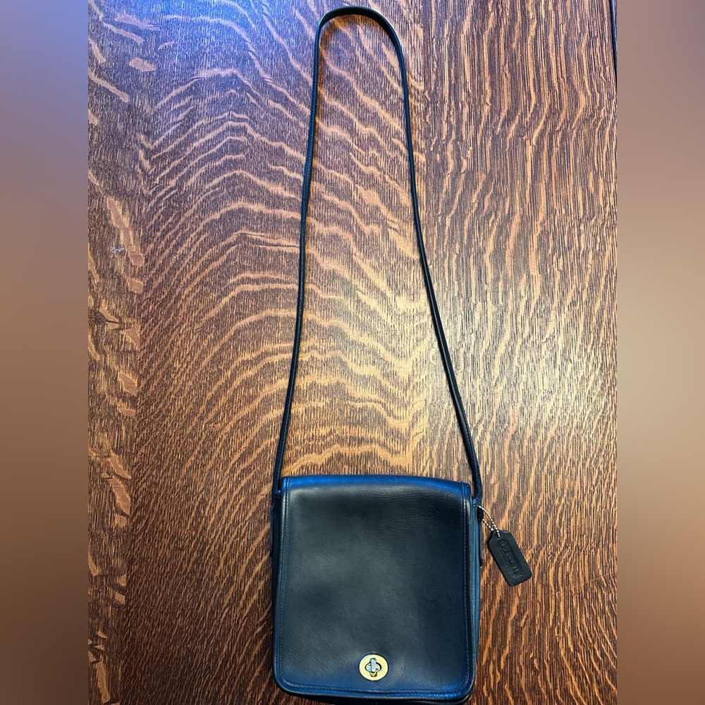 Vintage Coach Compact Pouch Bag Black Leather Brass Hardware H8C-9620 (1998)